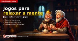 Rei do Jogos do Rei e um amigo riem jogando cartas numa mesa de madeira, com peças de dominó, bule e xícaras de chá, numa cozinha aconchegante iluminada pela lareira